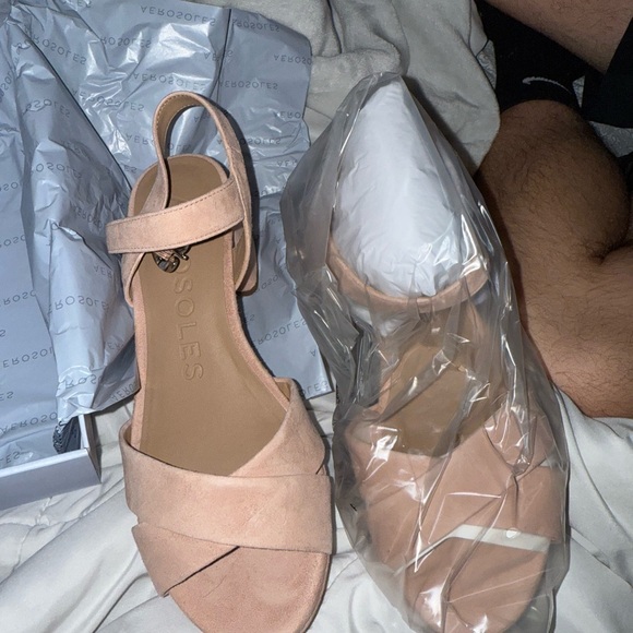 AEROSOLES Peach Heeled Sandals - Picture 1 of 7